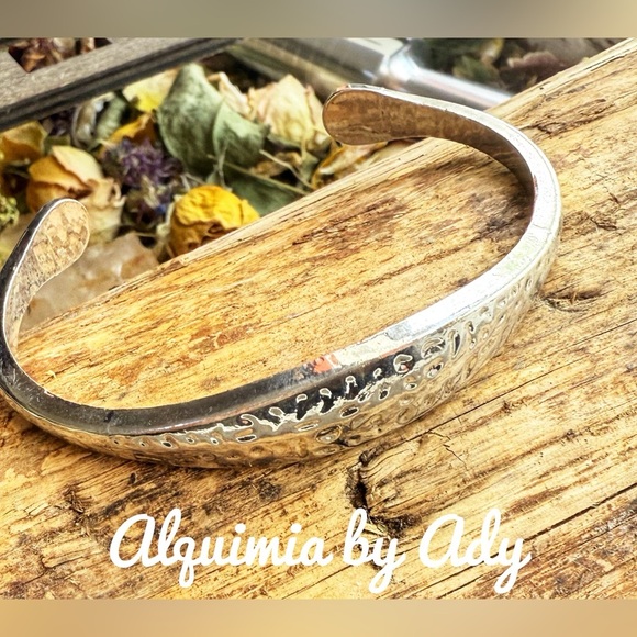 Silver statement steel hammered finished bangle chunky bracelet/minimalist - Picture 1 of 4